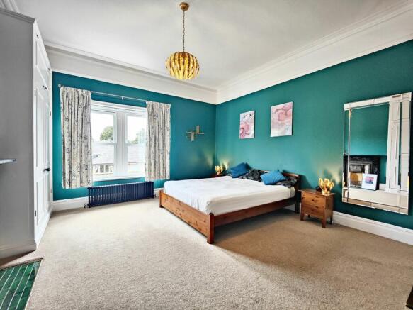 5 Double Bedrooms