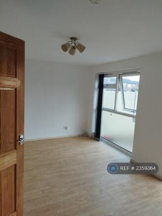 3 bed Terraced to rent Image 5