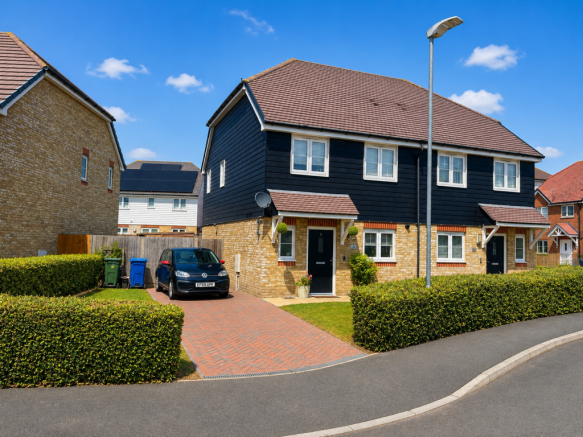 3-bed semi-detached on Makin Drive,Sittingbourne,ME10 3FJ, £350,000