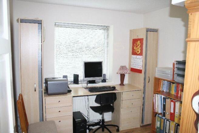 bedroom 2/study