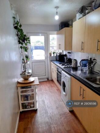 Kitchen Photo 1