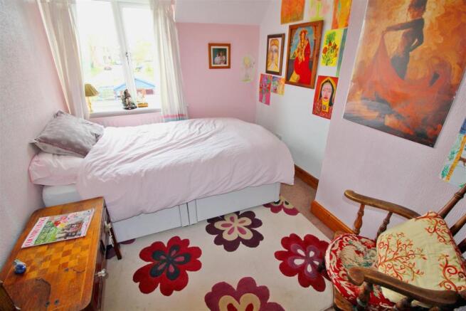 Bedroom Tw.jpg