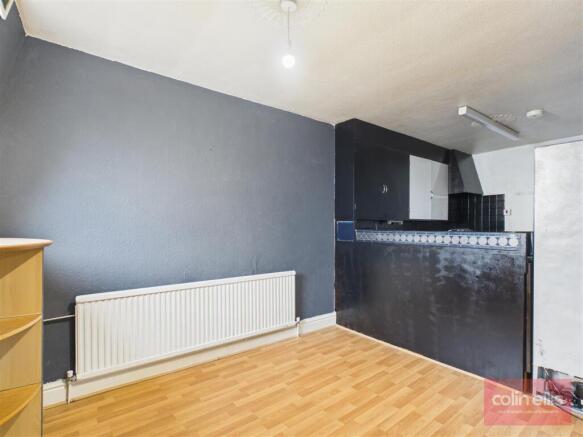 2 bed Flat for sale Image 10