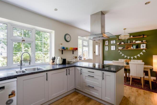 3 bed Terraced for sale Image 6