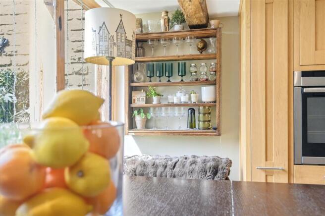 4 bed Semi-Detached for sale Image 8