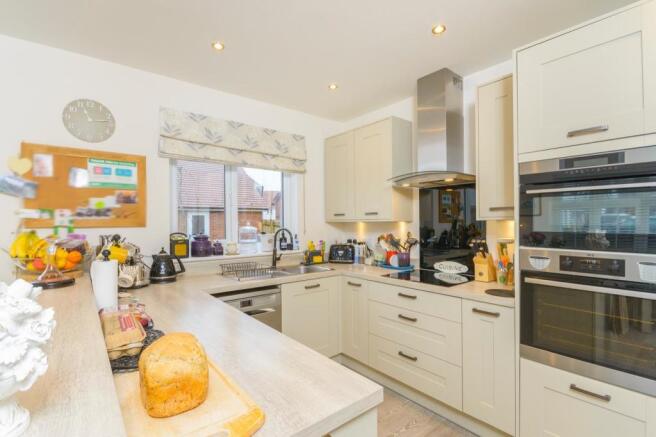 EZAELBBUHS60 - Kitchen.Diner C.jpg