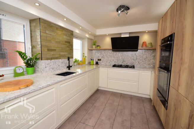 Flat 2, Salters Court, East Beach, Lytham St. Annes, Lancashire photo 4