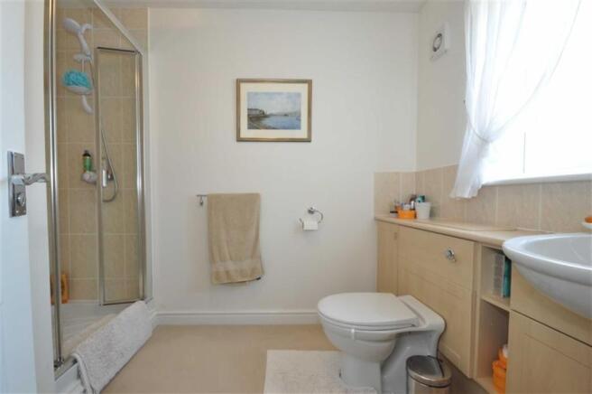 EN-SUITE SHOWER ROOM