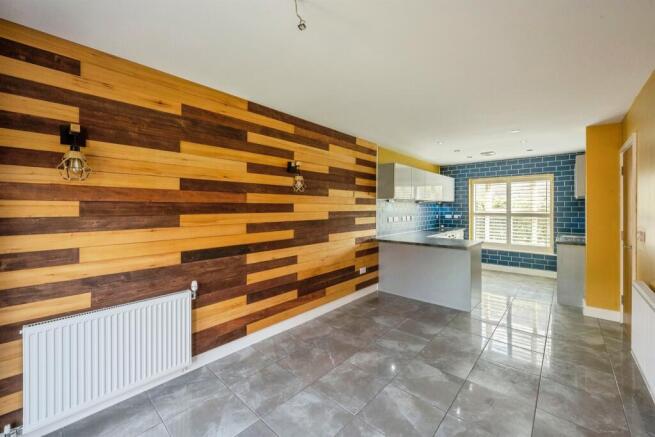 4 bed Detached for sale Image 5