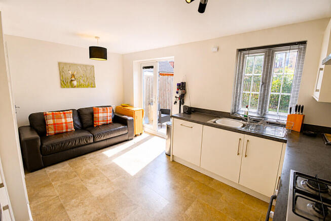 3 bed Semi-Detached for sale Image 8