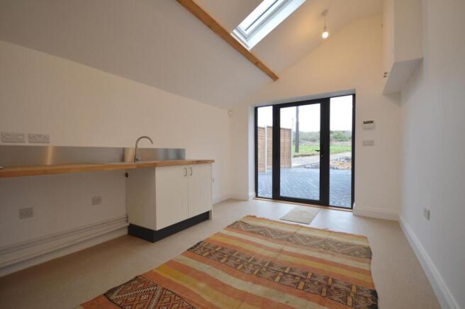 Entrance Hallway/Uti