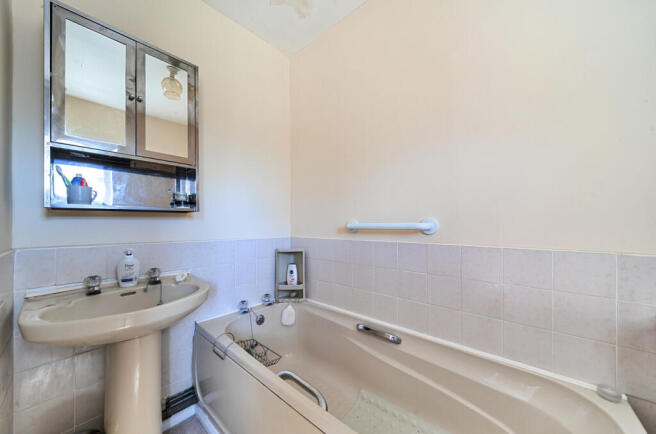 EN-SUITE BATHROOM