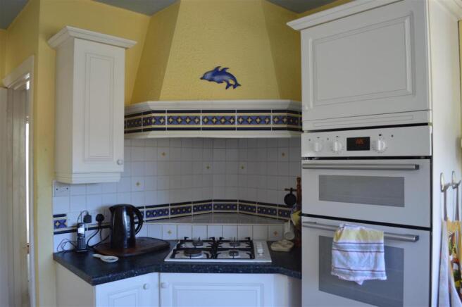 FITTED KITCHEN