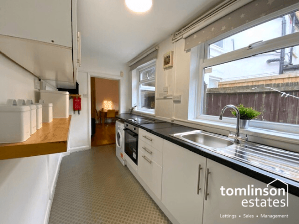 4 Bedroom Terrace House - HMO