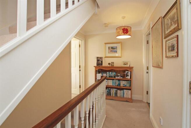 48PFR - First floor landing.jpg