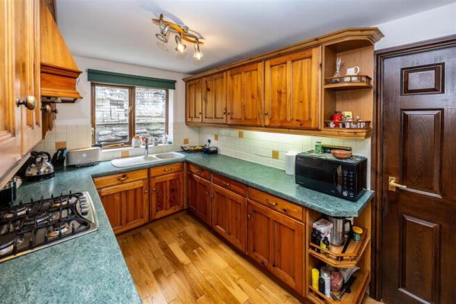 3 bed Semi-Detached for sale Image 10