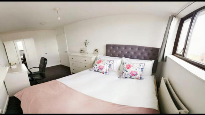 Large Rooms - Crondall Street
