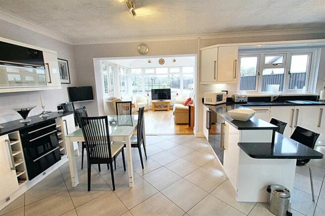 Kitchen/diner/conservatory