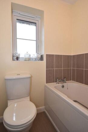 Main Bathroom ...