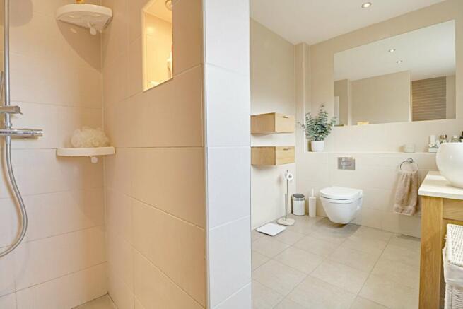 Ensuite to Bed 1