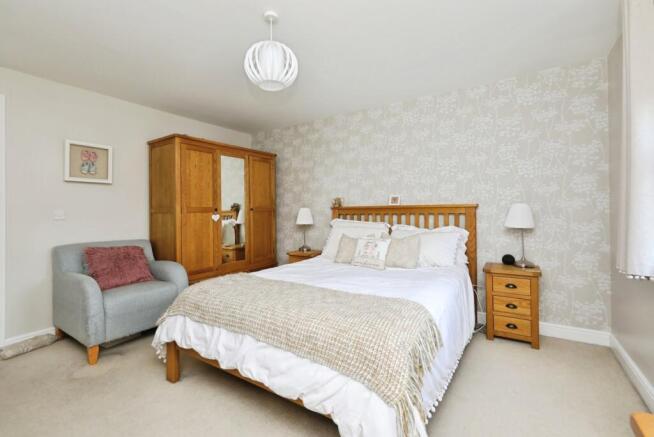 4 bed Detached for sale Image 10