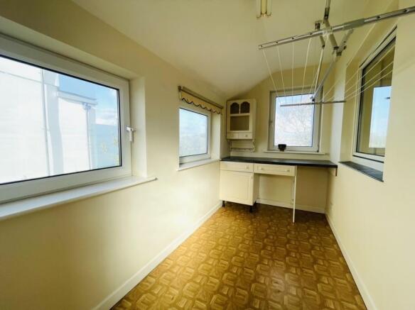 Annex Porch / Uti...