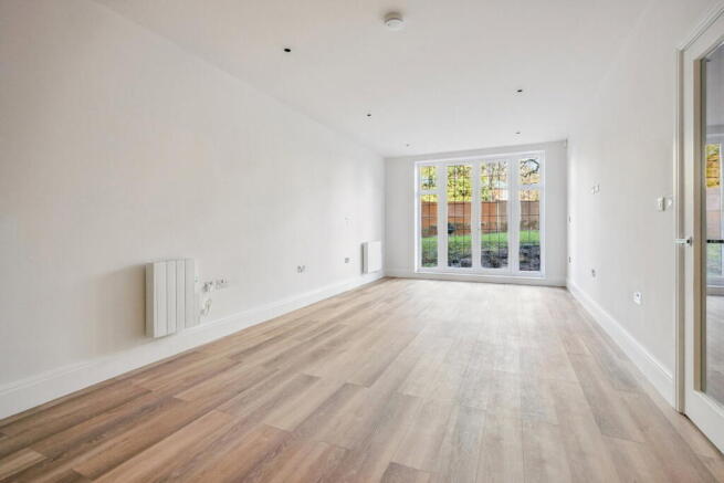 13 Green Lane, Northwood photo 4
