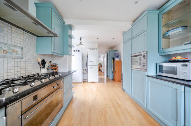 7 bed Detached for sale Image 6