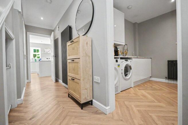 3 bed Town House for sale Image 2
