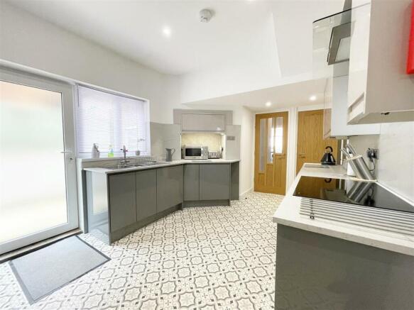 2 bed Apartment for sale Image 9
