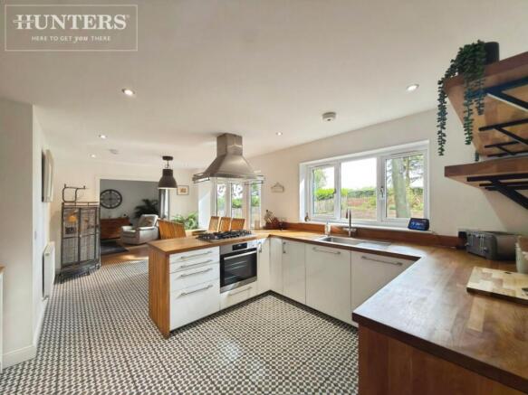 4 bed Detached for sale Image 4
