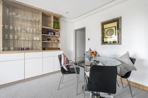 Piccadilly, Mayfair, W1J