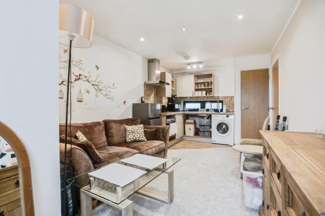 1 bed Ground Flat for sale Image 6