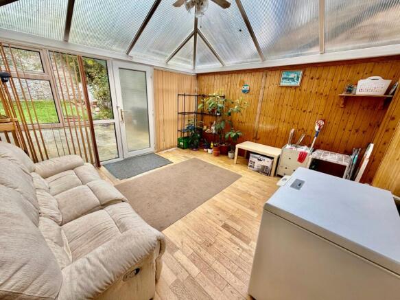 5 bed Semi-Detached for sale Image 9