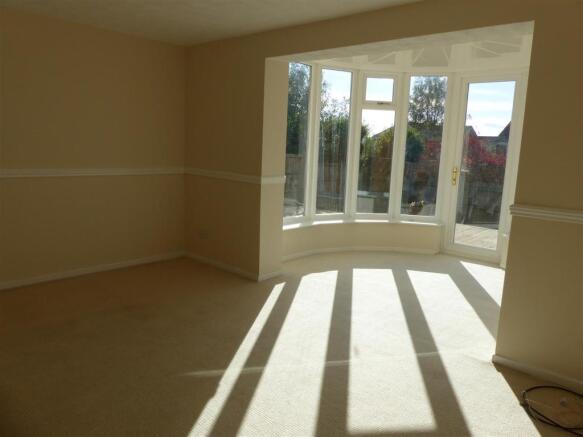 LOUNGE 2.JPG