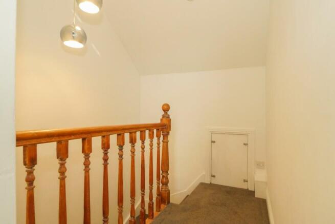 LANDING (2ND FLOOR)