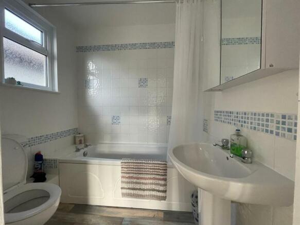 Bathroom 1 Coombe Cottage.jpeg