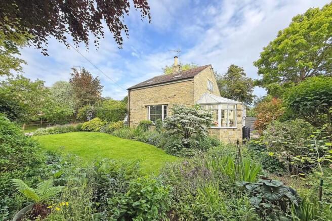 4 bed House for sale Image 4