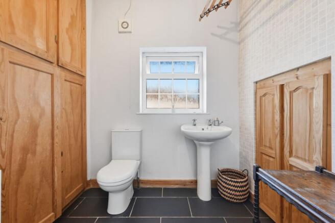 5 bed Semi-Detached for sale Image 8