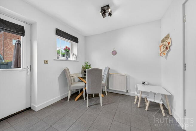4 bed Town House for sale Image 6