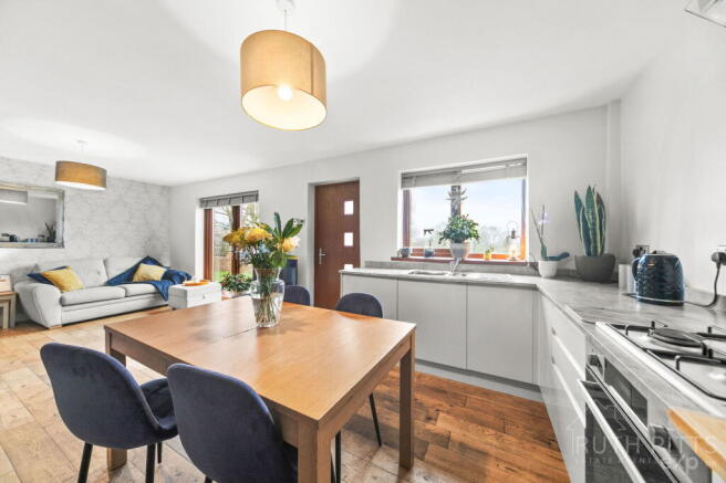 3 bed Detached for sale Image 7