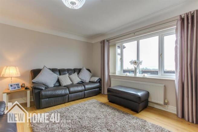 LOUNGE: