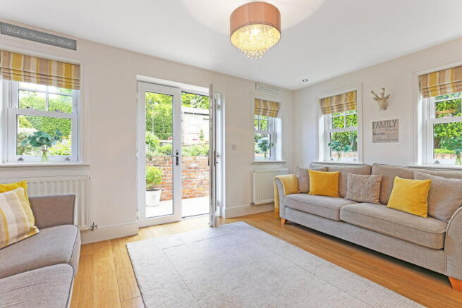 4 bed Detached for sale Image 11