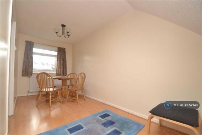 3 bed Terraced to rent Image 4