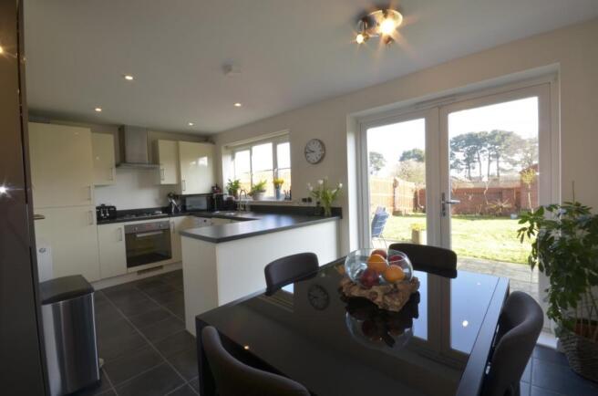 Kitchen / Dining Roo