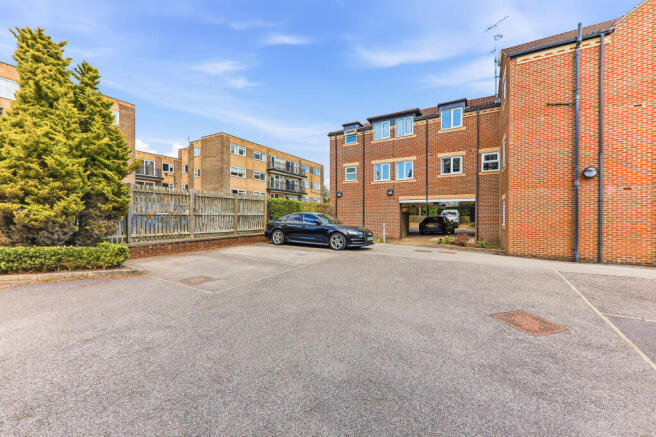 2 bed Apartment for sale Image 11