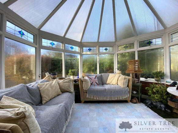 4 bed Detached for sale Image 9