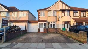 82, Waverley Avenue, Twickenham TW2 6DN