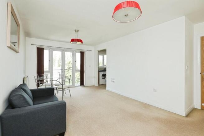 2 bed Flat for sale Image 4