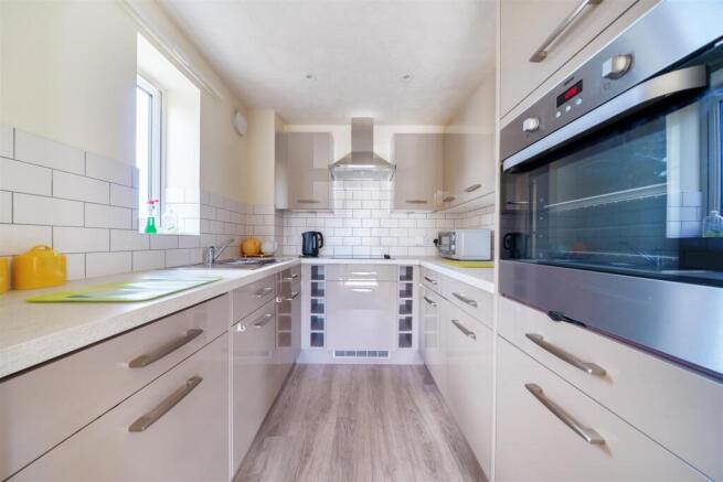 Kitchen 2.jpg